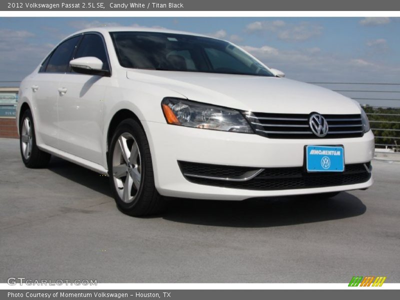Candy White / Titan Black 2012 Volkswagen Passat 2.5L SE