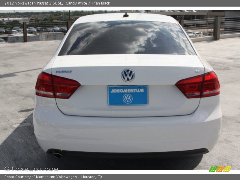 Candy White / Titan Black 2012 Volkswagen Passat 2.5L SE