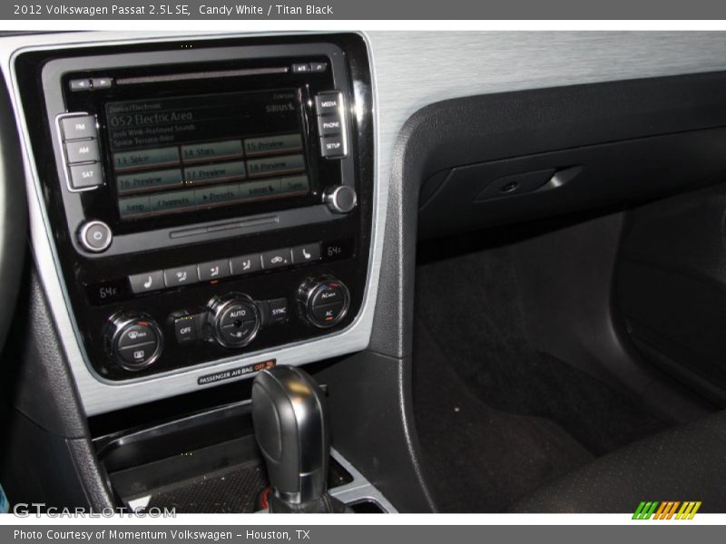 Candy White / Titan Black 2012 Volkswagen Passat 2.5L SE