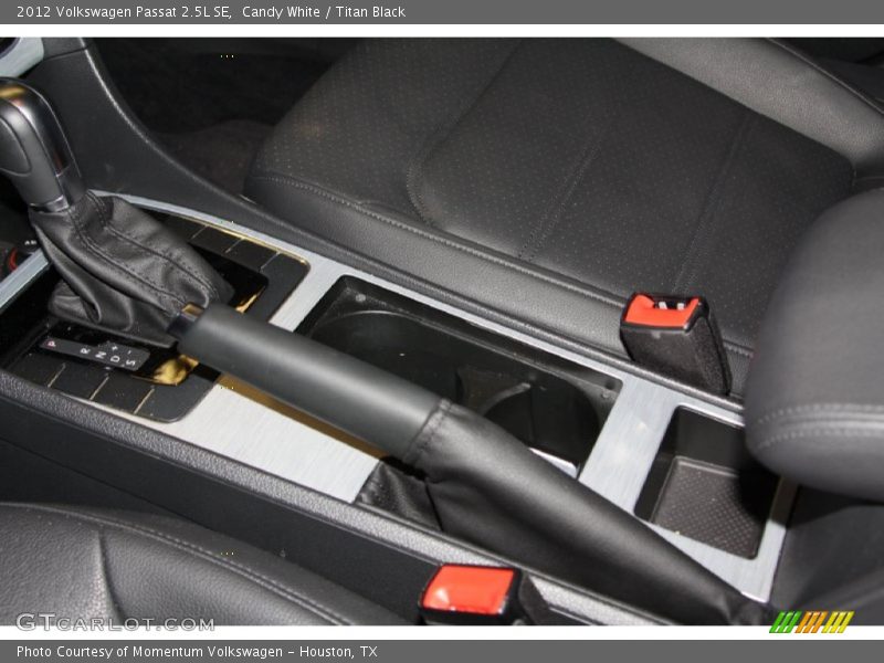 Candy White / Titan Black 2012 Volkswagen Passat 2.5L SE