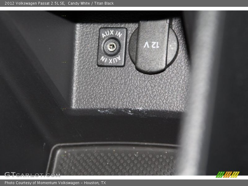 Candy White / Titan Black 2012 Volkswagen Passat 2.5L SE