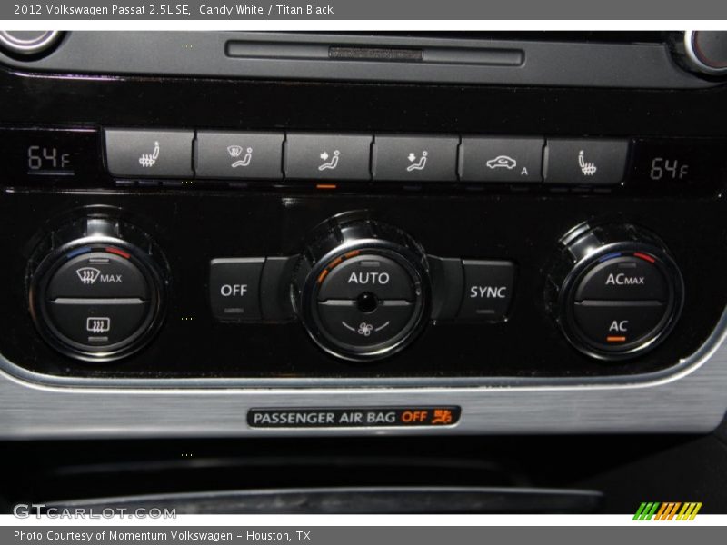 Candy White / Titan Black 2012 Volkswagen Passat 2.5L SE