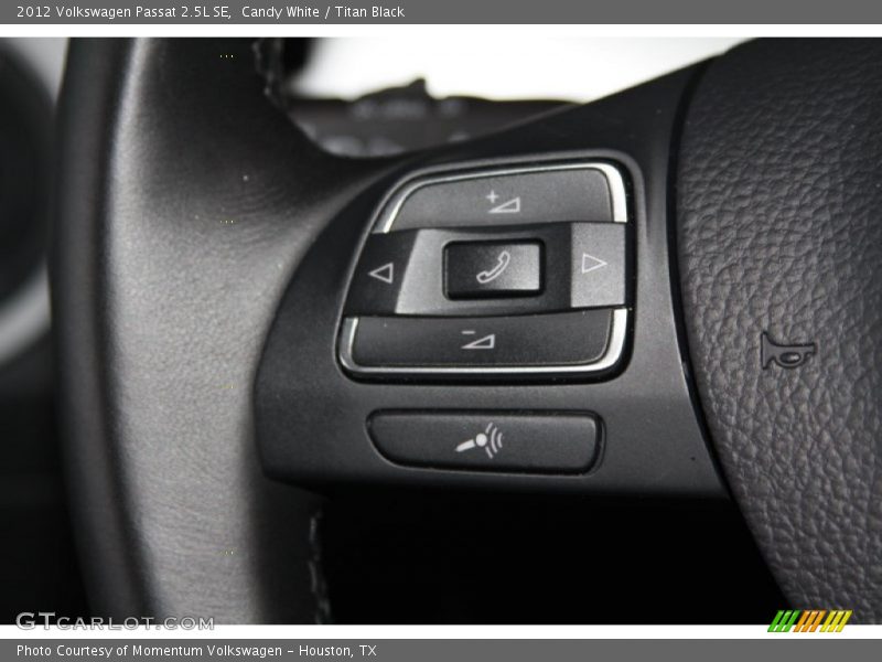 Candy White / Titan Black 2012 Volkswagen Passat 2.5L SE