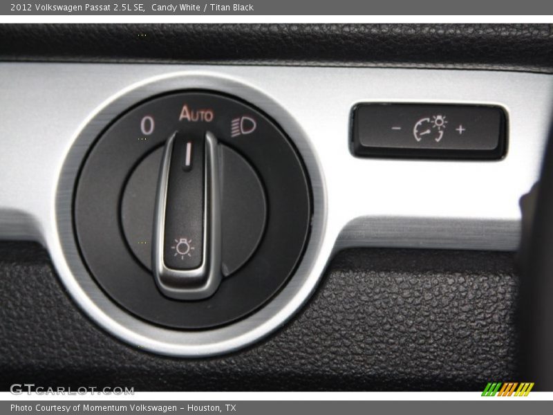 Candy White / Titan Black 2012 Volkswagen Passat 2.5L SE