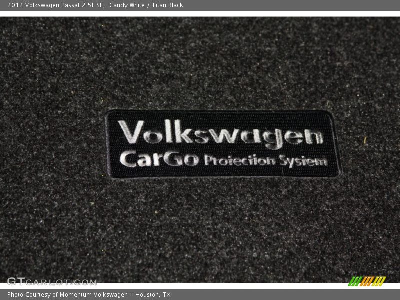 Candy White / Titan Black 2012 Volkswagen Passat 2.5L SE