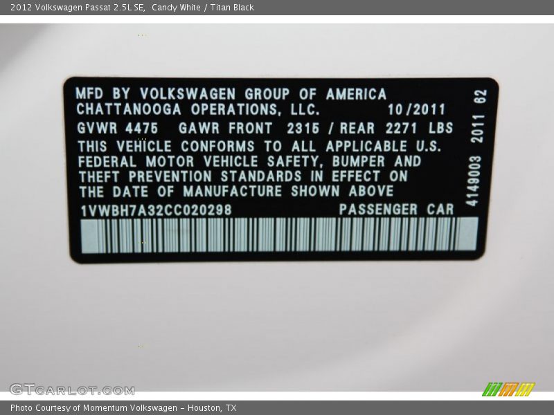 Candy White / Titan Black 2012 Volkswagen Passat 2.5L SE