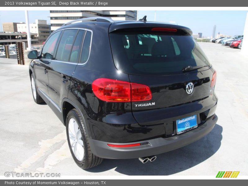 Deep Black Metallic / Beige 2013 Volkswagen Tiguan SE
