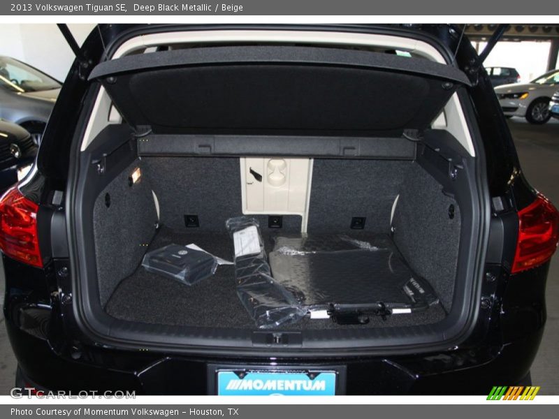 Deep Black Metallic / Beige 2013 Volkswagen Tiguan SE