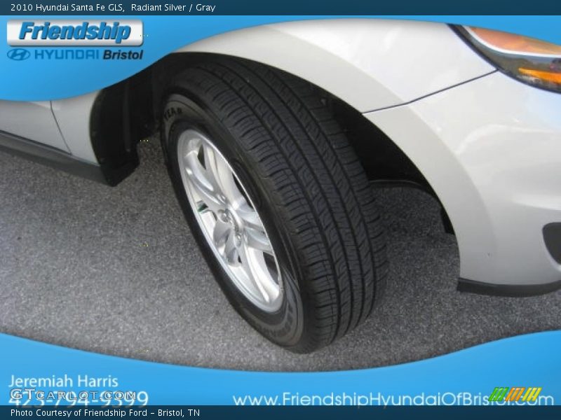 Radiant Silver / Gray 2010 Hyundai Santa Fe GLS