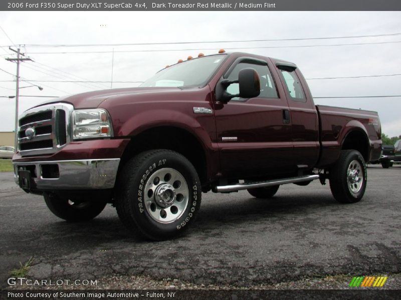Front 3/4 View of 2006 F350 Super Duty XLT SuperCab 4x4