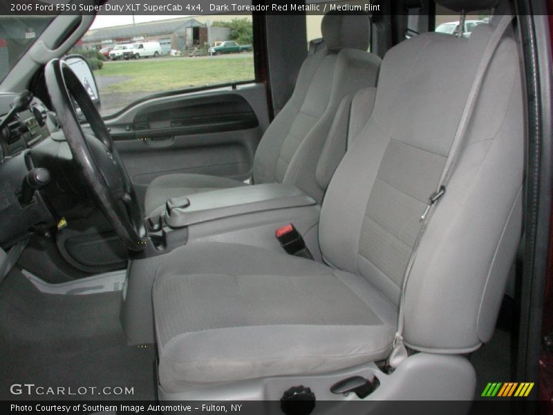 Front Seat of 2006 F350 Super Duty XLT SuperCab 4x4
