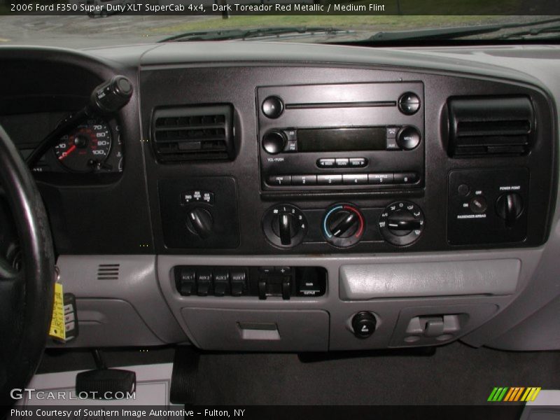 Controls of 2006 F350 Super Duty XLT SuperCab 4x4