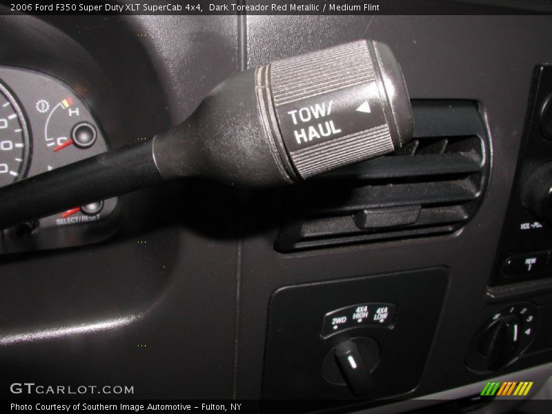  2006 F350 Super Duty XLT SuperCab 4x4 5 Speed Automatic Shifter