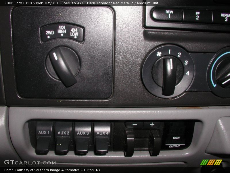 Controls of 2006 F350 Super Duty XLT SuperCab 4x4
