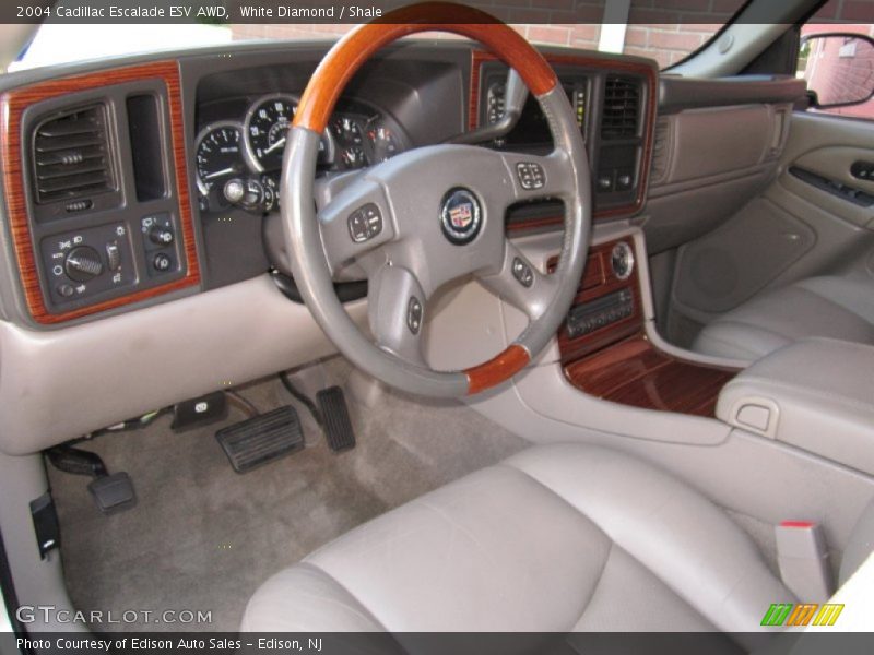 Dashboard of 2004 Escalade ESV AWD