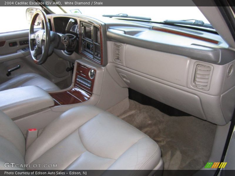 Dashboard of 2004 Escalade ESV AWD