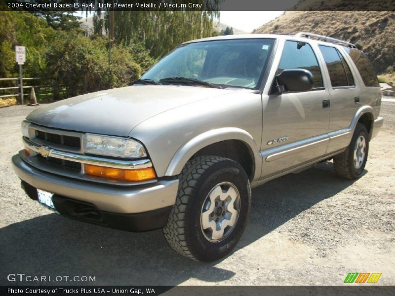 Light Pewter Metallic / Medium Gray 2004 Chevrolet Blazer LS 4x4