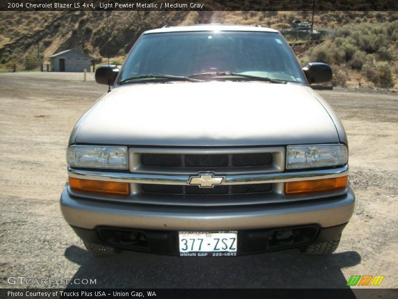 Light Pewter Metallic / Medium Gray 2004 Chevrolet Blazer LS 4x4
