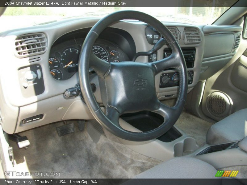 Light Pewter Metallic / Medium Gray 2004 Chevrolet Blazer LS 4x4