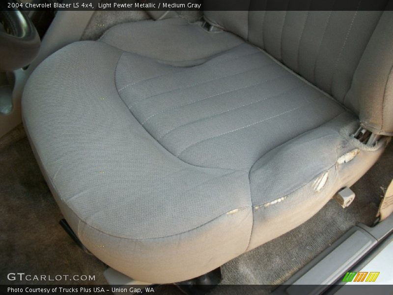 Light Pewter Metallic / Medium Gray 2004 Chevrolet Blazer LS 4x4