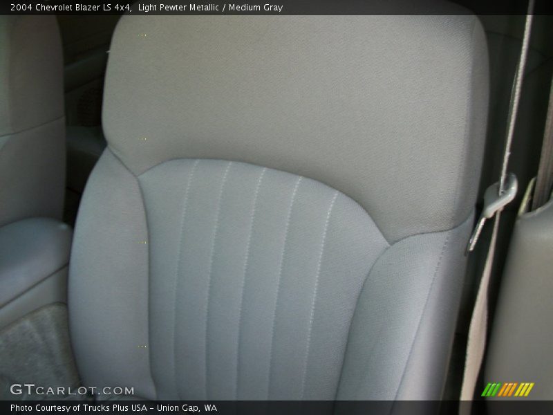 Light Pewter Metallic / Medium Gray 2004 Chevrolet Blazer LS 4x4
