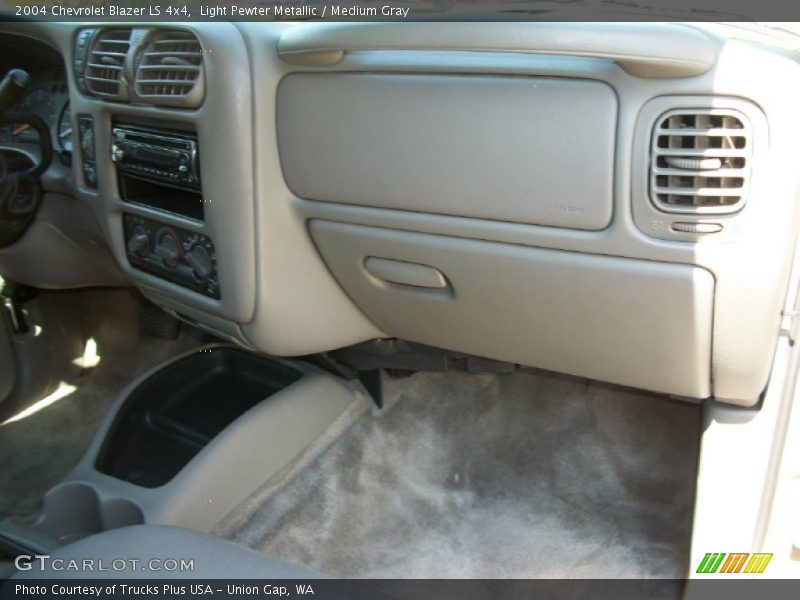 Light Pewter Metallic / Medium Gray 2004 Chevrolet Blazer LS 4x4