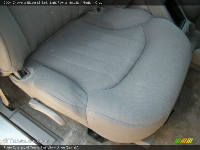 Light Pewter Metallic / Medium Gray 2004 Chevrolet Blazer LS 4x4