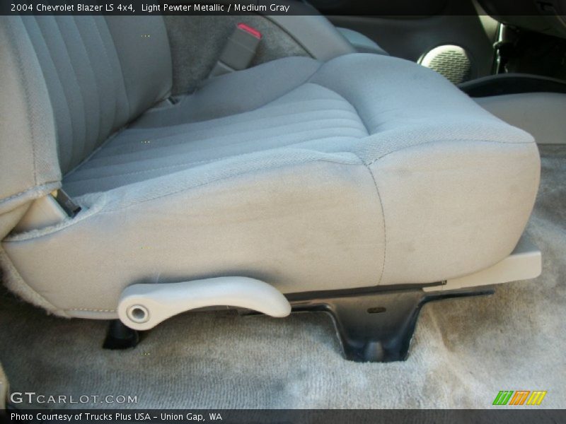 Light Pewter Metallic / Medium Gray 2004 Chevrolet Blazer LS 4x4