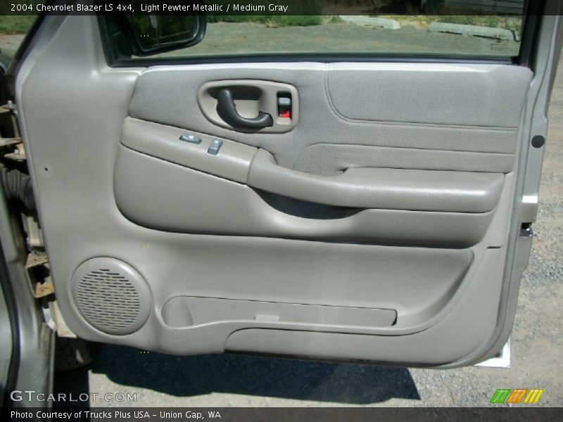 Light Pewter Metallic / Medium Gray 2004 Chevrolet Blazer LS 4x4
