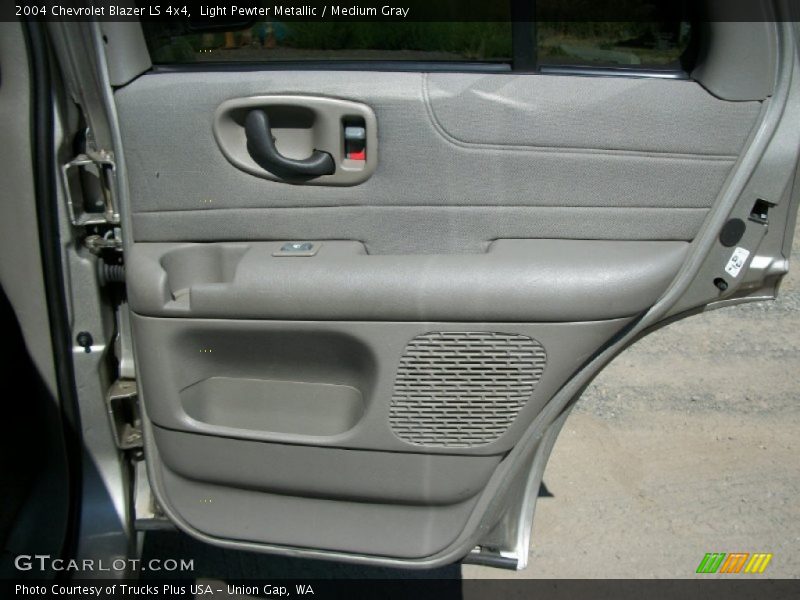Light Pewter Metallic / Medium Gray 2004 Chevrolet Blazer LS 4x4