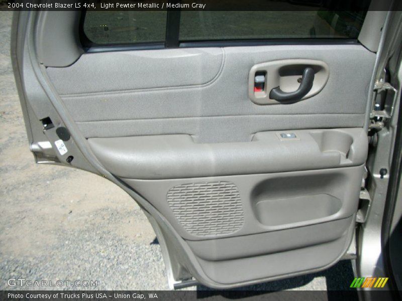 Light Pewter Metallic / Medium Gray 2004 Chevrolet Blazer LS 4x4