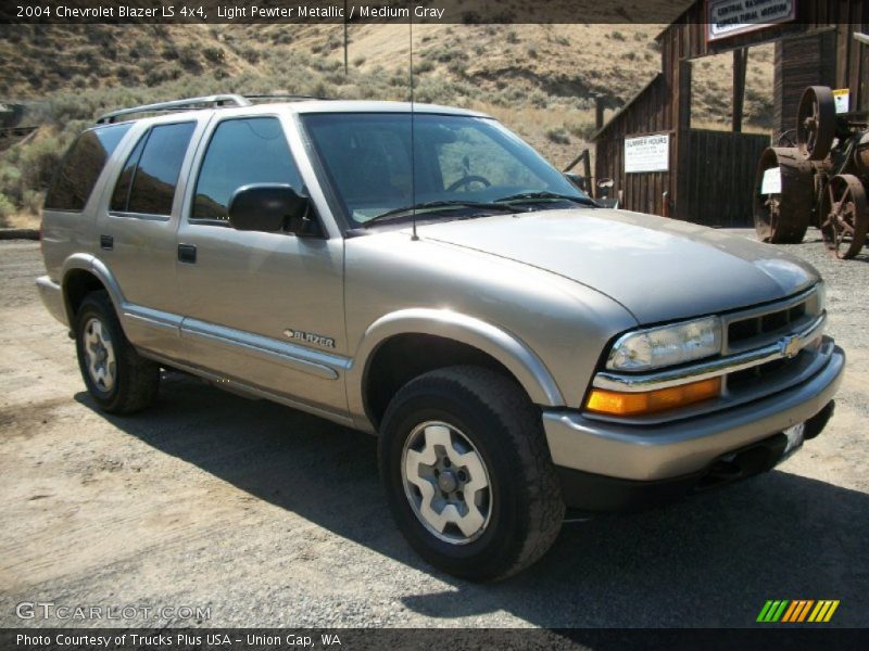 Light Pewter Metallic / Medium Gray 2004 Chevrolet Blazer LS 4x4