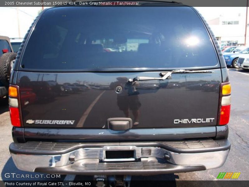 Dark Gray Metallic / Tan/Neutral 2005 Chevrolet Suburban 1500 LS 4x4