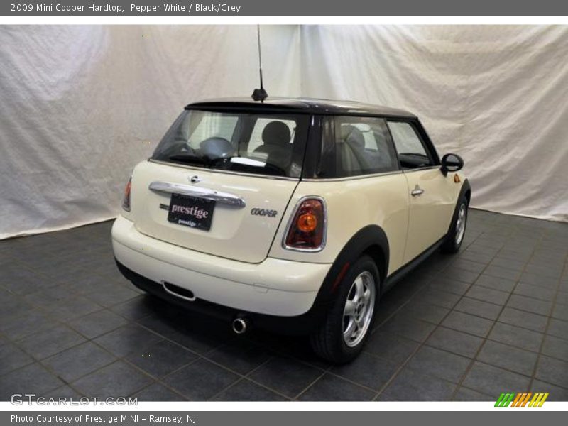 Pepper White / Black/Grey 2009 Mini Cooper Hardtop