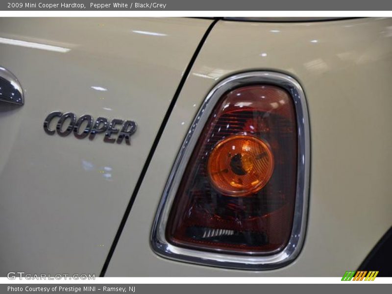 Pepper White / Black/Grey 2009 Mini Cooper Hardtop