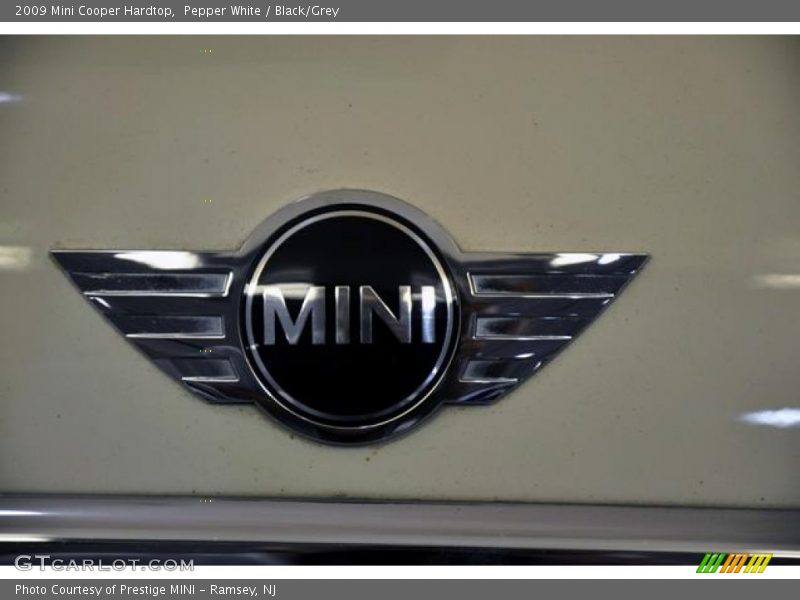 Pepper White / Black/Grey 2009 Mini Cooper Hardtop
