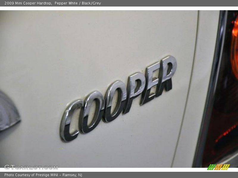 Pepper White / Black/Grey 2009 Mini Cooper Hardtop