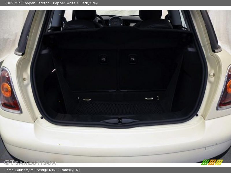 Pepper White / Black/Grey 2009 Mini Cooper Hardtop
