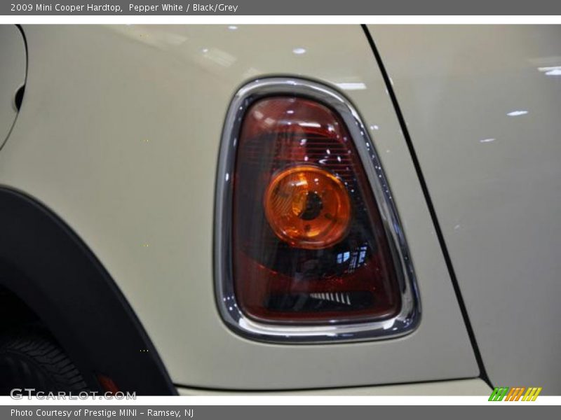 Pepper White / Black/Grey 2009 Mini Cooper Hardtop
