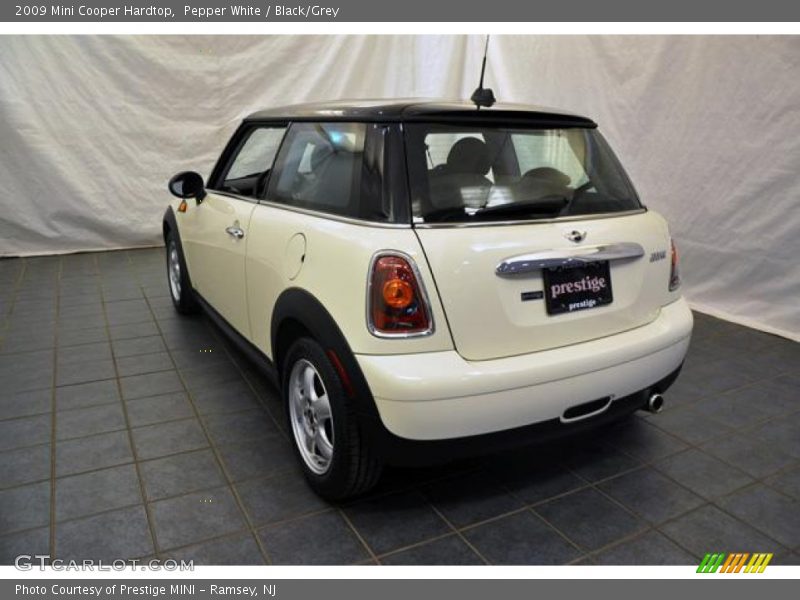 Pepper White / Black/Grey 2009 Mini Cooper Hardtop