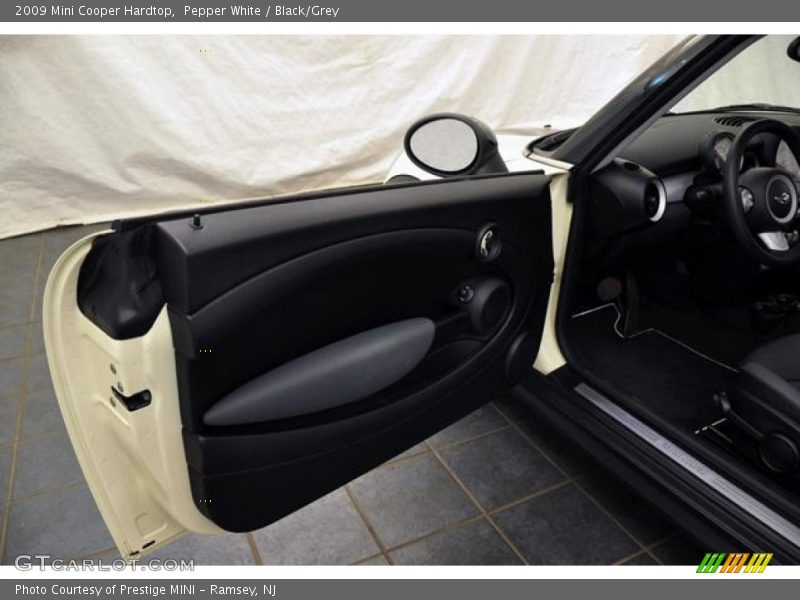 Pepper White / Black/Grey 2009 Mini Cooper Hardtop