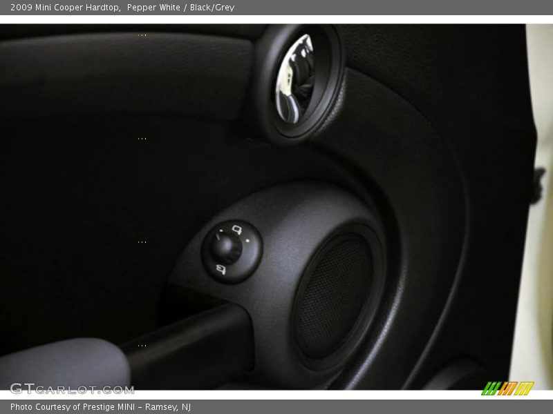 Pepper White / Black/Grey 2009 Mini Cooper Hardtop