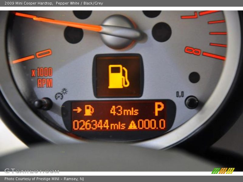 Pepper White / Black/Grey 2009 Mini Cooper Hardtop