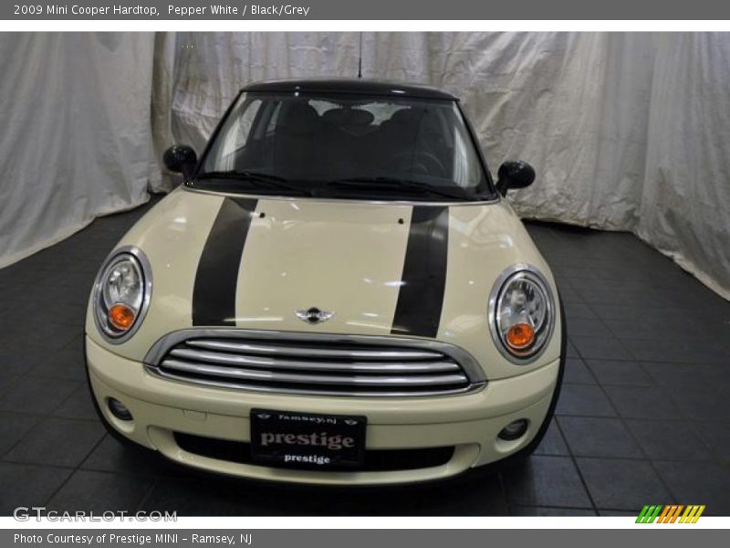 Pepper White / Black/Grey 2009 Mini Cooper Hardtop