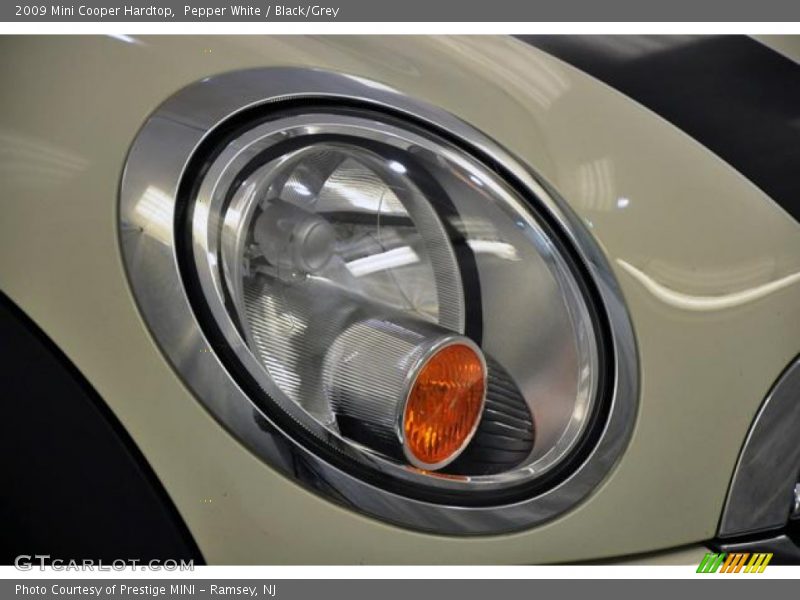 Pepper White / Black/Grey 2009 Mini Cooper Hardtop