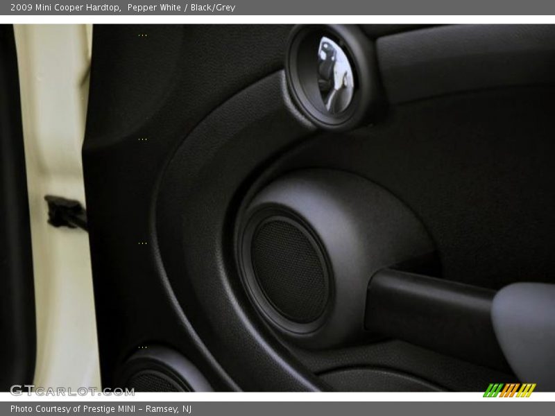 Pepper White / Black/Grey 2009 Mini Cooper Hardtop