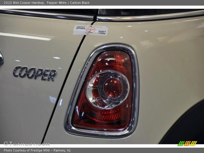 Pepper White / Carbon Black 2013 Mini Cooper Hardtop
