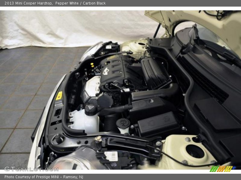 Pepper White / Carbon Black 2013 Mini Cooper Hardtop