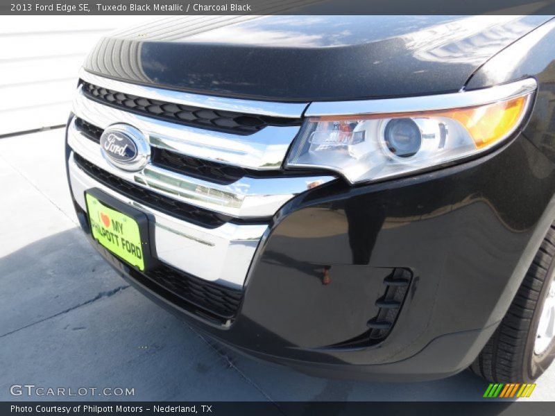 Tuxedo Black Metallic / Charcoal Black 2013 Ford Edge SE