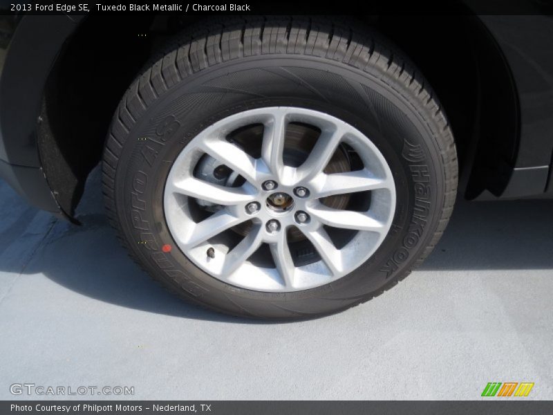 Tuxedo Black Metallic / Charcoal Black 2013 Ford Edge SE